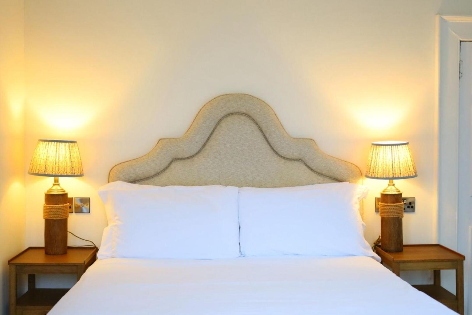 לאונססטון The Eagle House Hotel מראה חיצוני תמונה